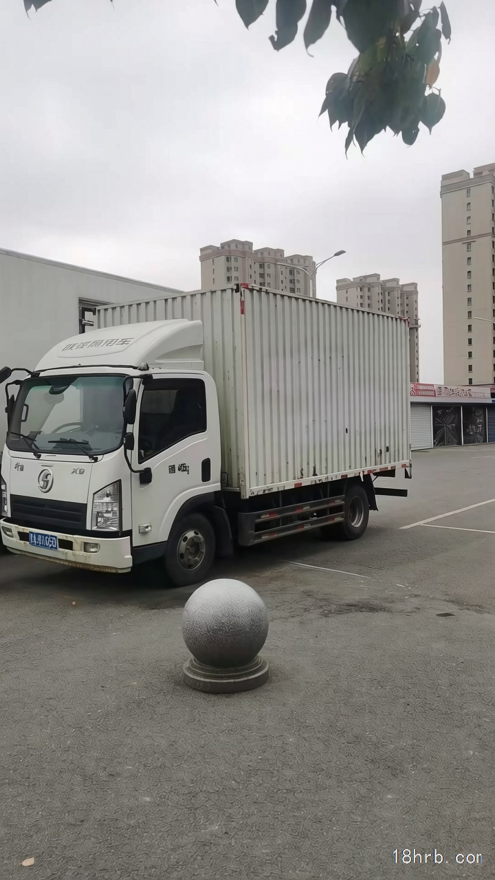 出售4米2箱货21年出厂23年买的新车3.3万出售